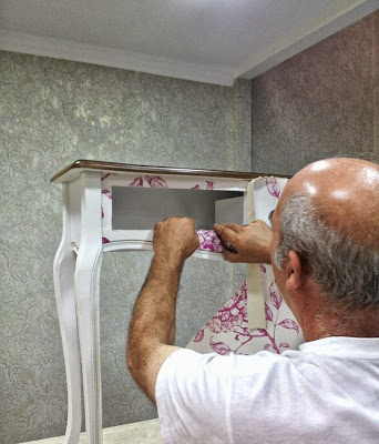 forrar_un_mueble_con_papel_pintado