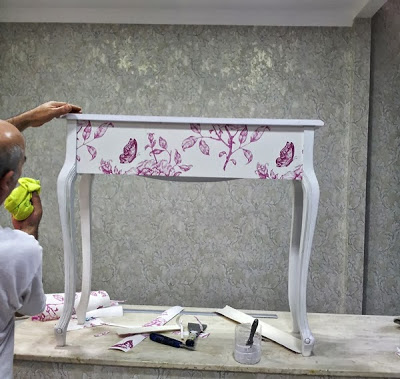 limpiar_el_mueble_una_vez_empapelado